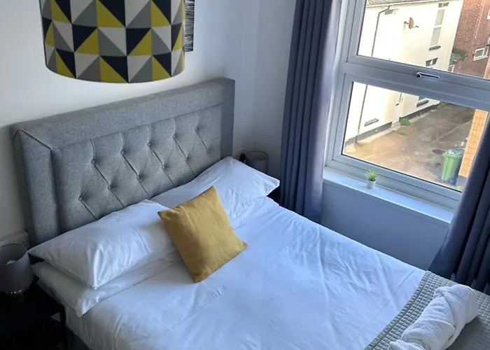 Yard - Cosy 1 Bed Studio Apartment - Parking Available
